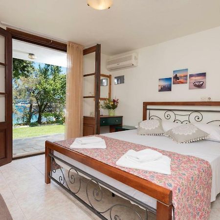 Pension Giannis Αdults Only Коініра Екстер'єр фото