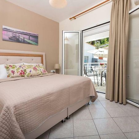 Pension Giannis Αdults Only Коініра Екстер'єр фото