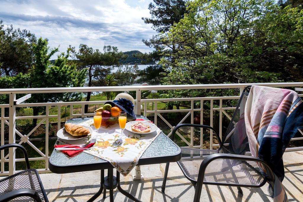 Pension Giannis Αdults Only Коініра Екстер'єр фото