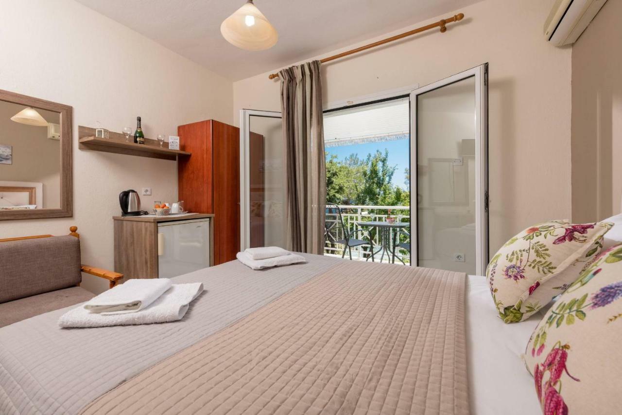 Pension Giannis Αdults Only Коініра Екстер'єр фото