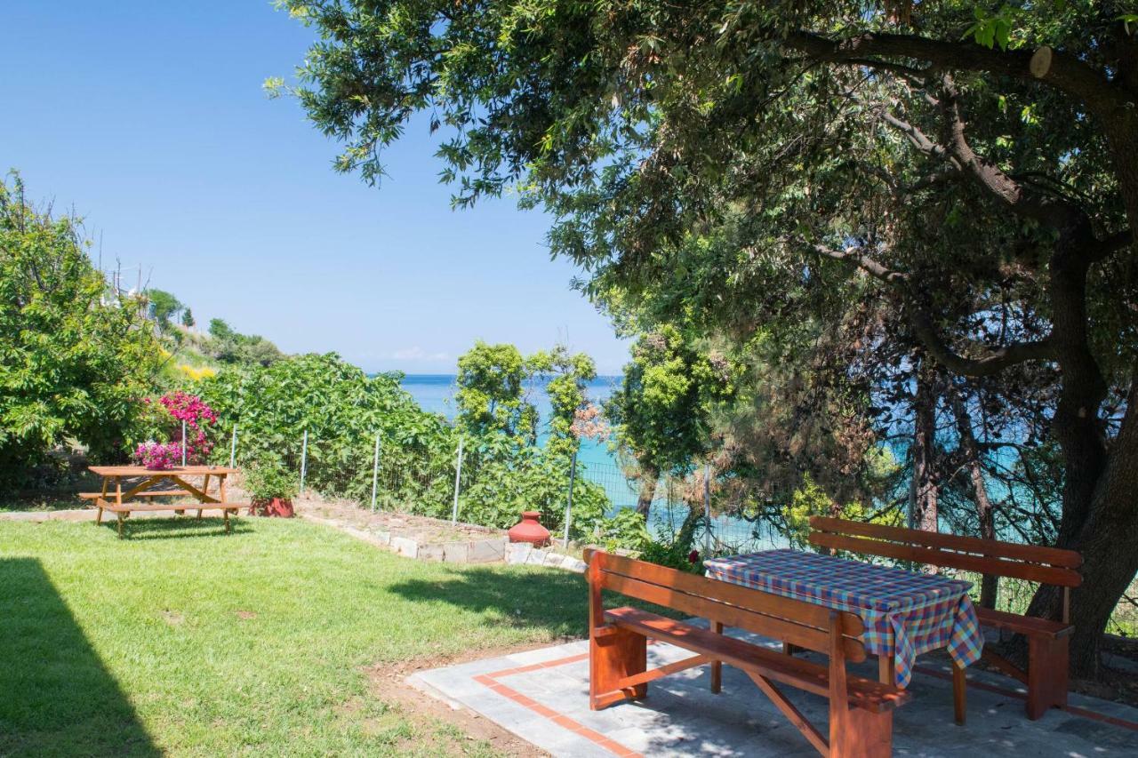 Pension Giannis Αdults Only Коініра Екстер'єр фото
